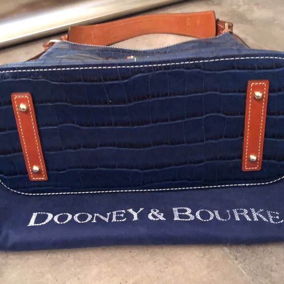 Dooney and Bourke shoulder bag - Picture 3 of 3